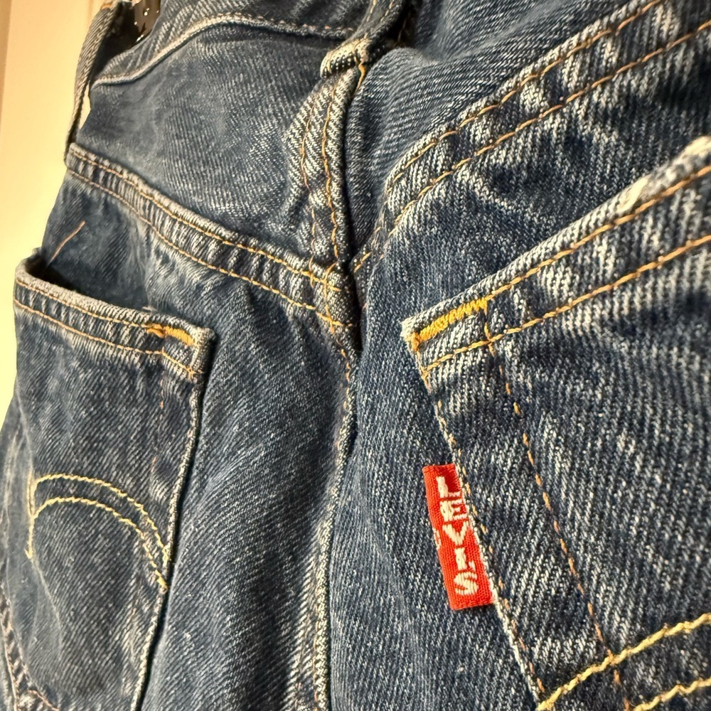 Levi’s High Rise Distressed Denim Shorts Button Fly Size- 26 - Picture 5 of 6